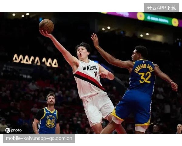 NBA季前赛大战：杨瀚森与库里的精彩对决！开拓者不敌勇士，勇士再次展现“超级球员”风采